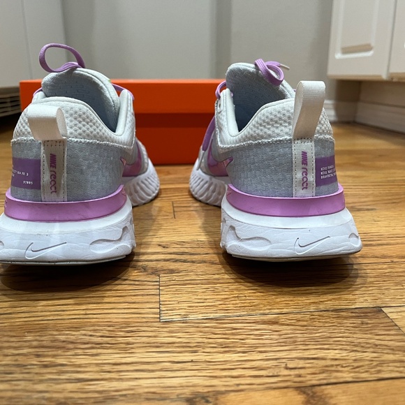 Nike React Infinity 3, W's size 11, White/Blue Tint/Volt/Rush Fuchsia - Picture 4 of 7